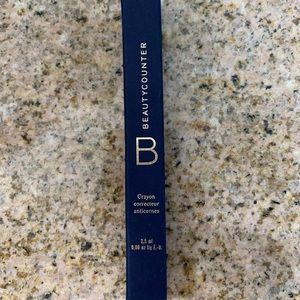 NWT Beautycounter Touchup Concealer Pen in Fair